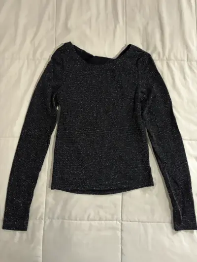 Polera negra de manga larga con brillo - miniatura 1