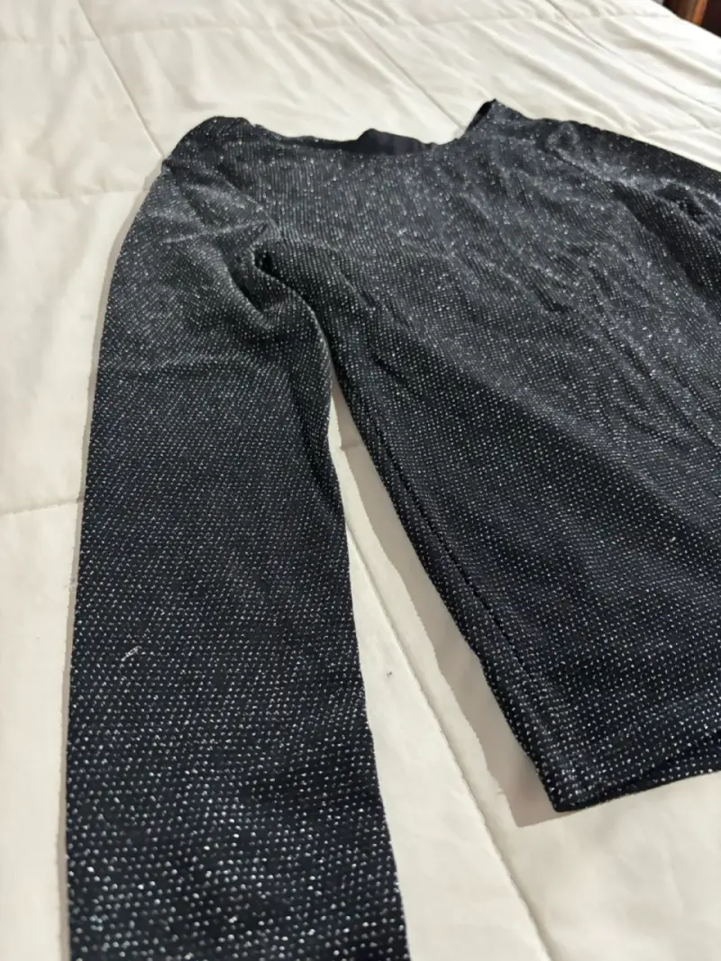 Polera negra de manga larga con brillo - 2