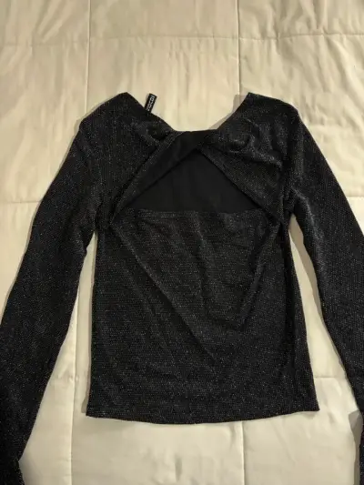 Polera negra de manga larga con brillo - miniatura 3