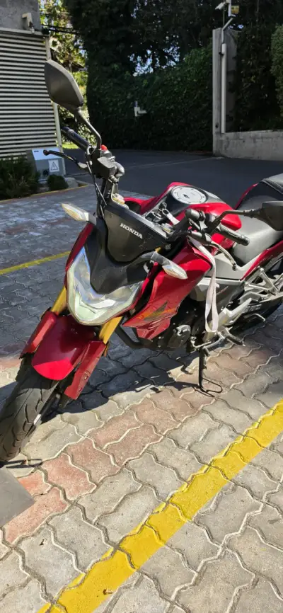 Moto Honda CB 190r 2016 - miniatura 2
