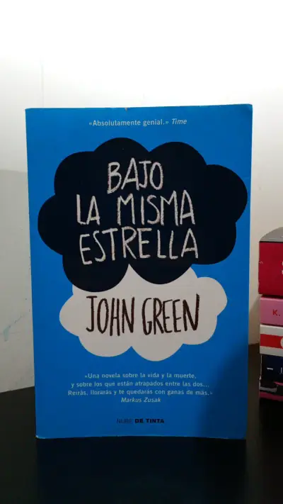 Libro 'Bajo la Misma Estrella' de John Green - miniatura 1
