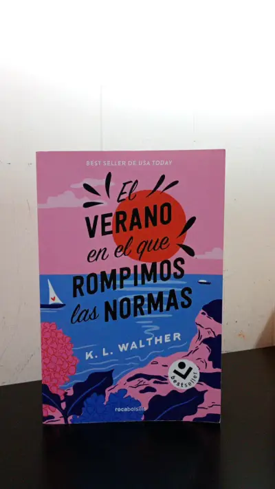 Libro 'El verano en el que rompimos las normas' - miniatura 1