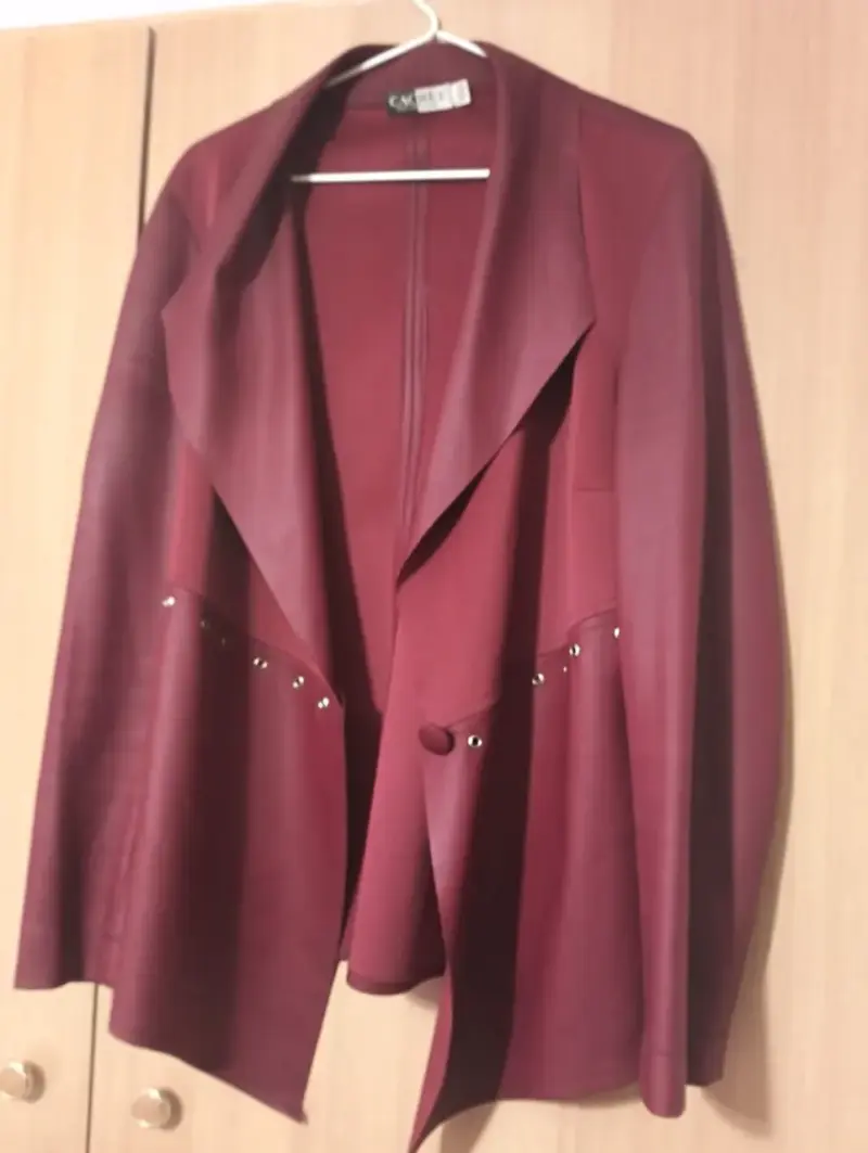 Blazer burdeos con detalle de ojales - 2