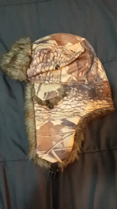 Gorro ushanka camuflado con forro de piel - miniatura 1