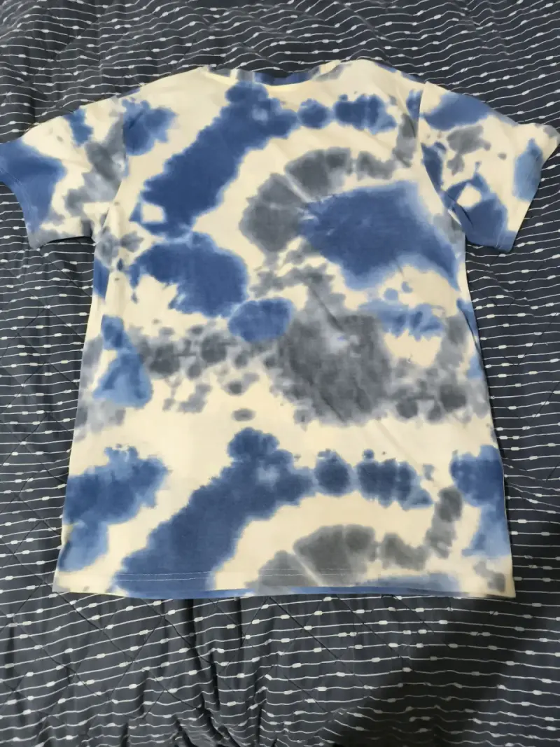Polera tie-dye azul y blanca - 2