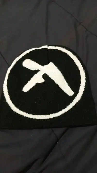 Gorro de lana negro con logo electrónico blanco - miniatura 1