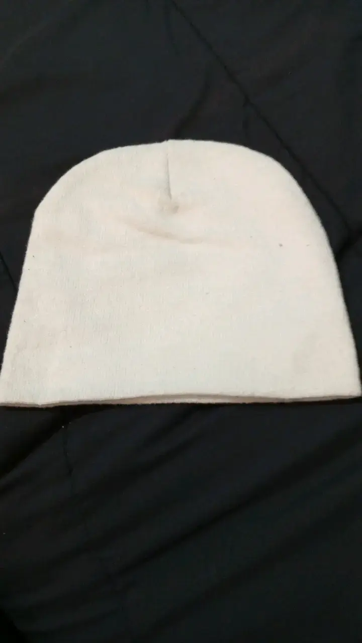 Gorro de lana blanco con logo de musica negro - 2
