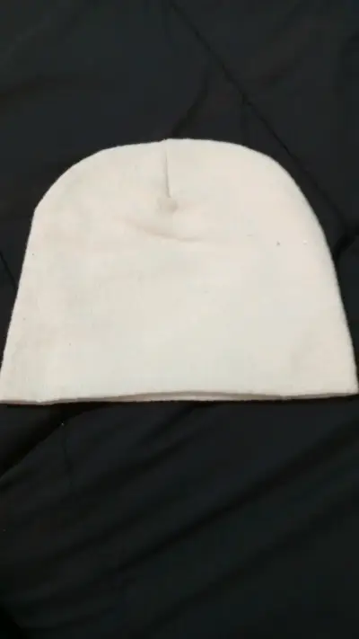 Gorro de lana blanco con logo de musica negro - miniatura 2