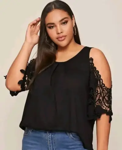 Blusa negra con encaje en mangas - miniatura 1