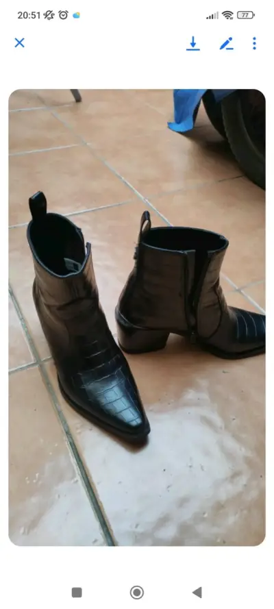 Botines de cuero negros con textura - miniatura 1
