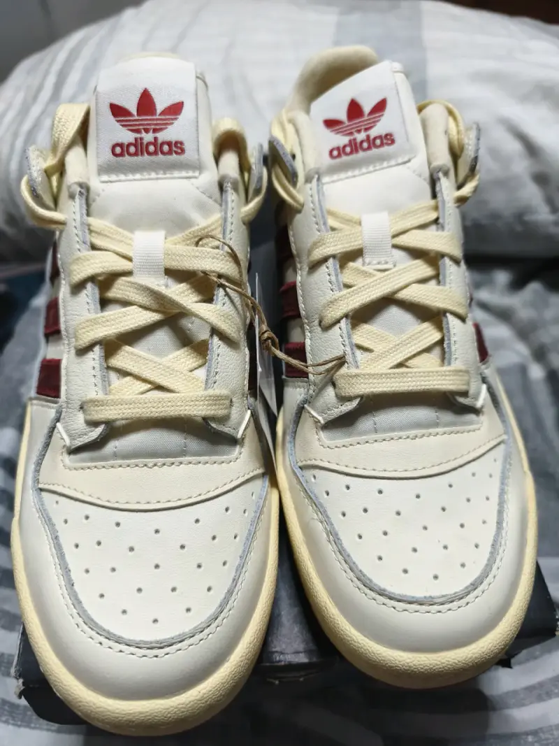 Zapatillas Adidas Forum Low blancas y rojas - 2