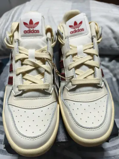 Zapatillas Adidas Forum Low blancas y rojas - miniatura 2