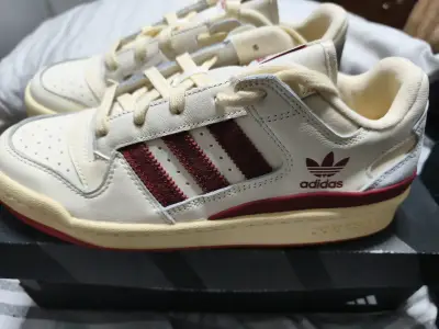 Zapatillas Adidas Forum Low blancas y rojas - miniatura 5