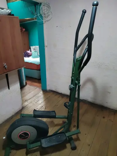 Máquina elíptica para ejercicio en casa - miniatura 2