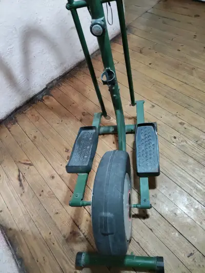 Máquina elíptica para ejercicio en casa - miniatura 4