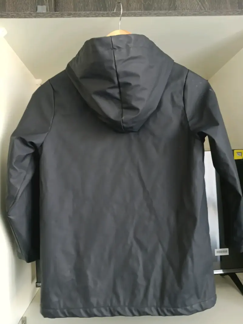 Parka negra engomada con forro de peluche - 2