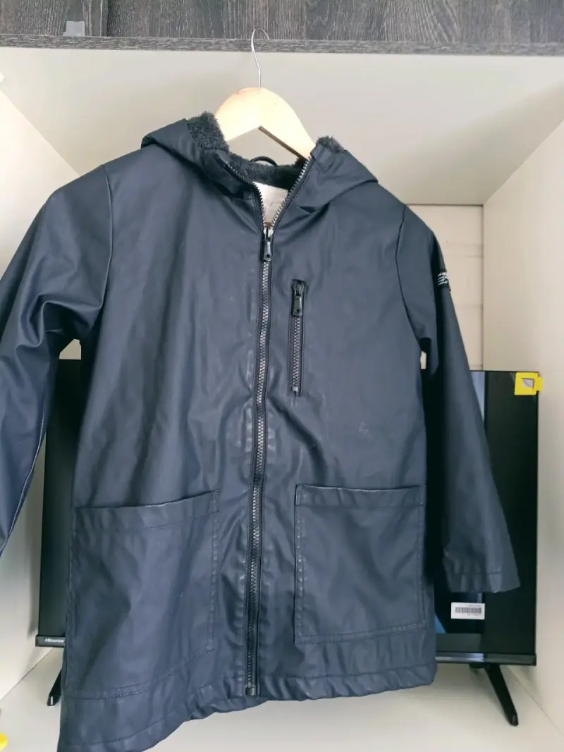 Parka negra engomada con forro de peluche - 3