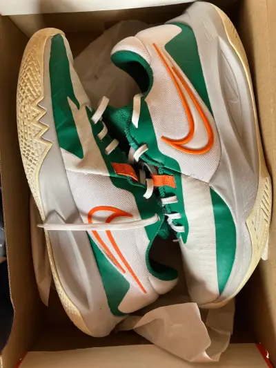 Zapatillas deportivas Nike verde y naranja - miniatura 1