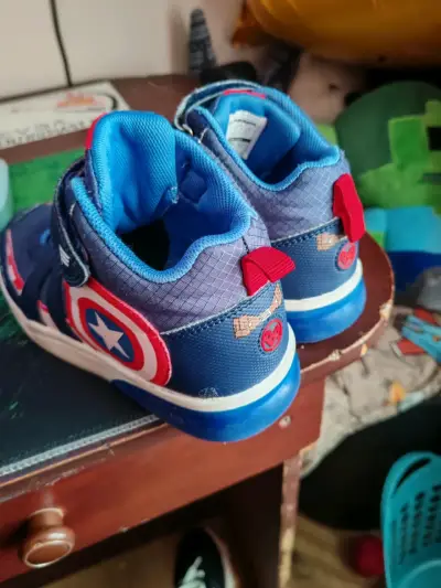 Zapatillas infantiles Capitán América - miniatura 3