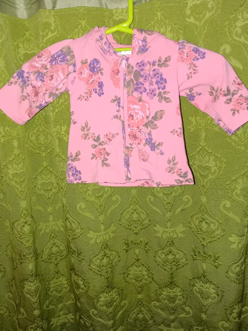 Poleron  de bebé rosado con diseño flores