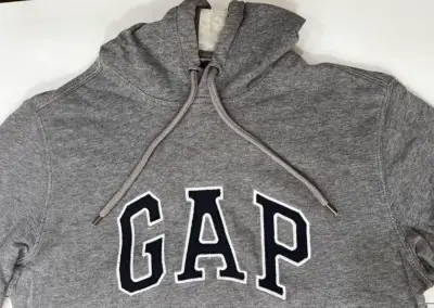 Polerón con capucha GAP gris melange - miniatura 4