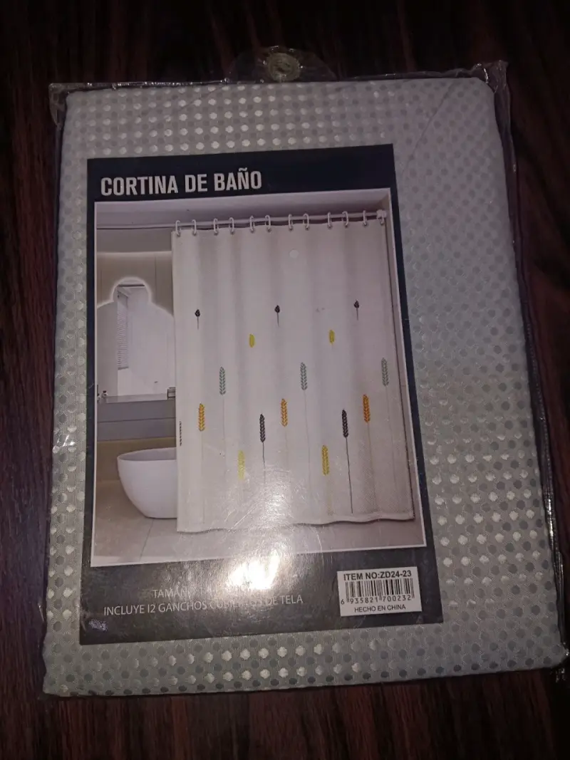 Cortina de baño verde con diseño - 2