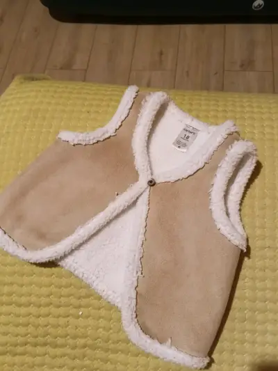 Chaleco de bebé Carter's beige con forro polar - miniatura 1