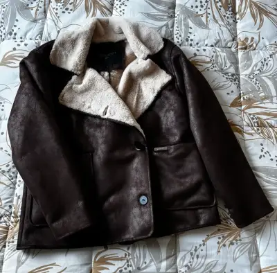 Chaqueta de cuero sintético con forro peludo - miniatura 1