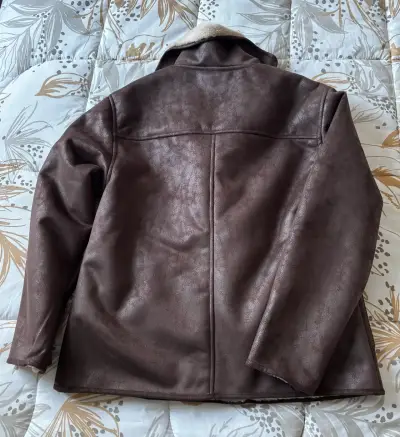 Chaqueta de cuero sintético con forro peludo - miniatura 3