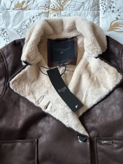 Chaqueta de cuero sintético con forro peludo - miniatura 4