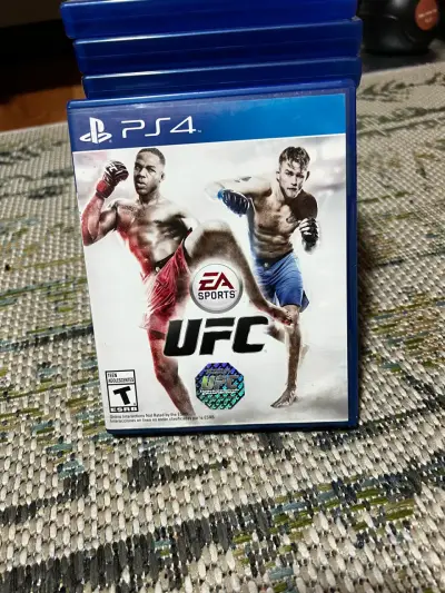 Juego PS4 EA Sports UFC - miniatura 1