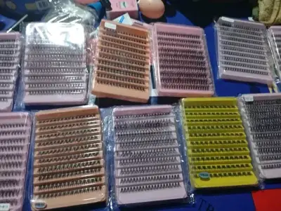Pestañas postizas en tiras variadas - miniatura 1