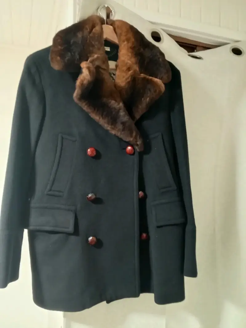 Abrigo Burberry con cuello de piel - 2