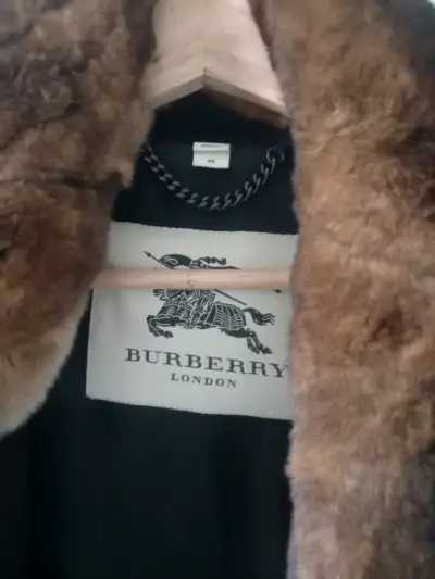 Abrigo Burberry con cuello de piel - miniatura 3