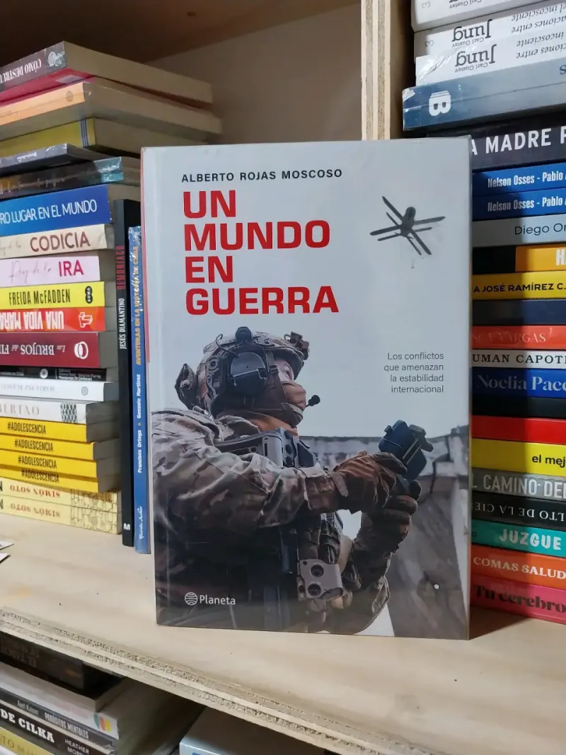 Libro 'Un Mundo en Guerra' de Alberto Rojas