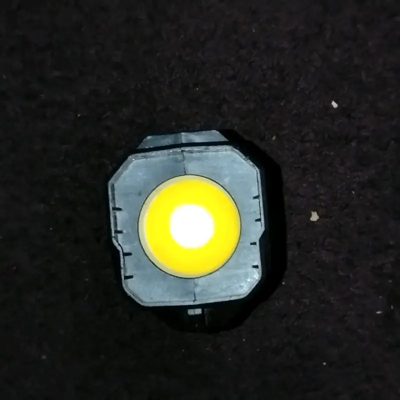 Linterna LED portátil recargable - 1