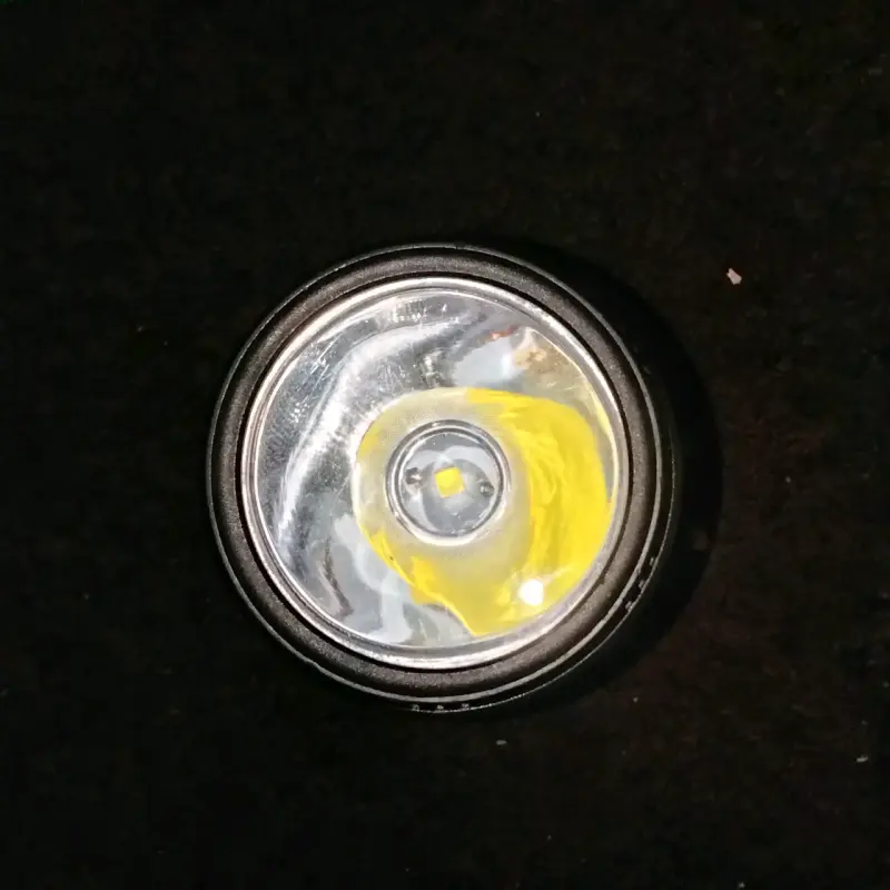 Linterna LED portátil recargable - 2