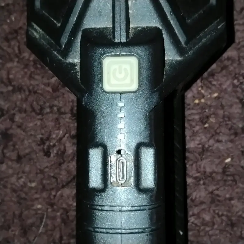 Linterna LED portátil recargable - 3