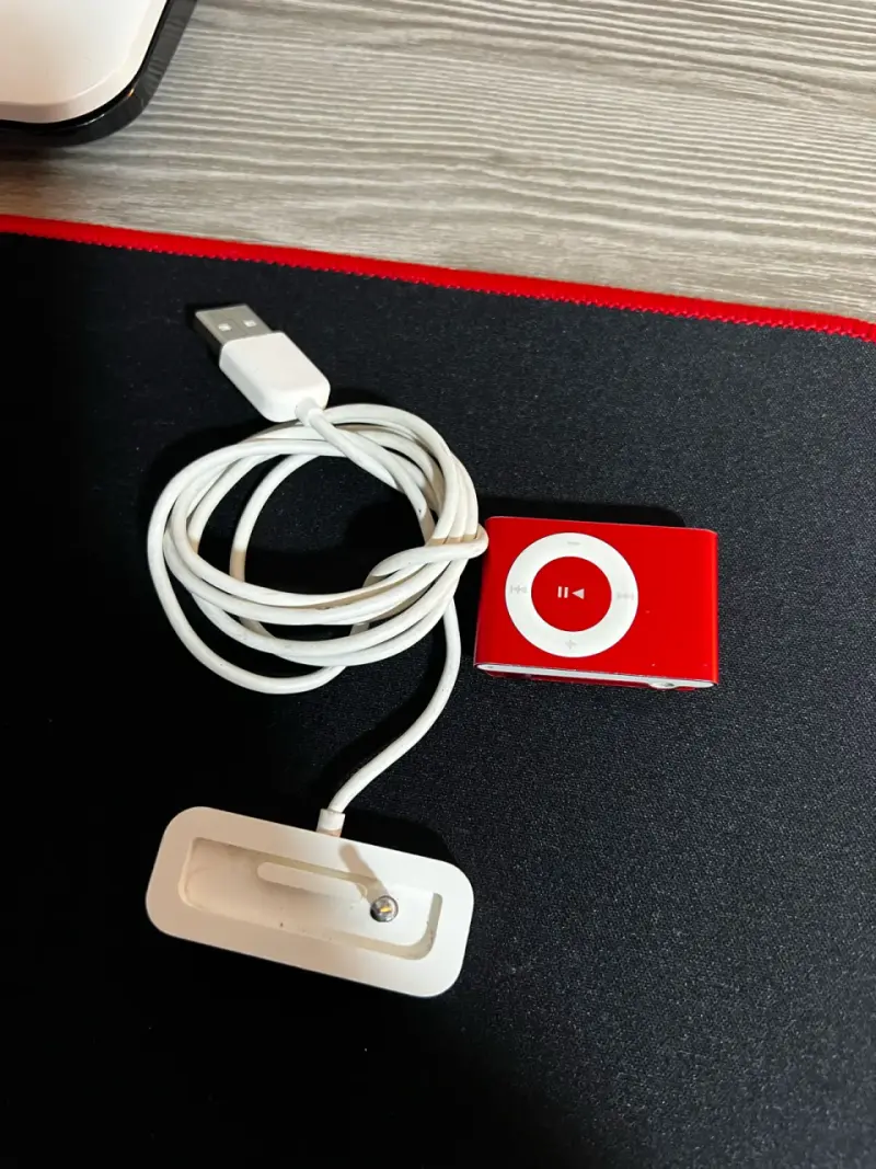 Apple iPod Shuffle rojo 2da Generación 2GB
