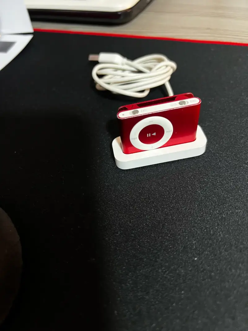Apple iPod Shuffle rojo 2da Generación 2GB - 2
