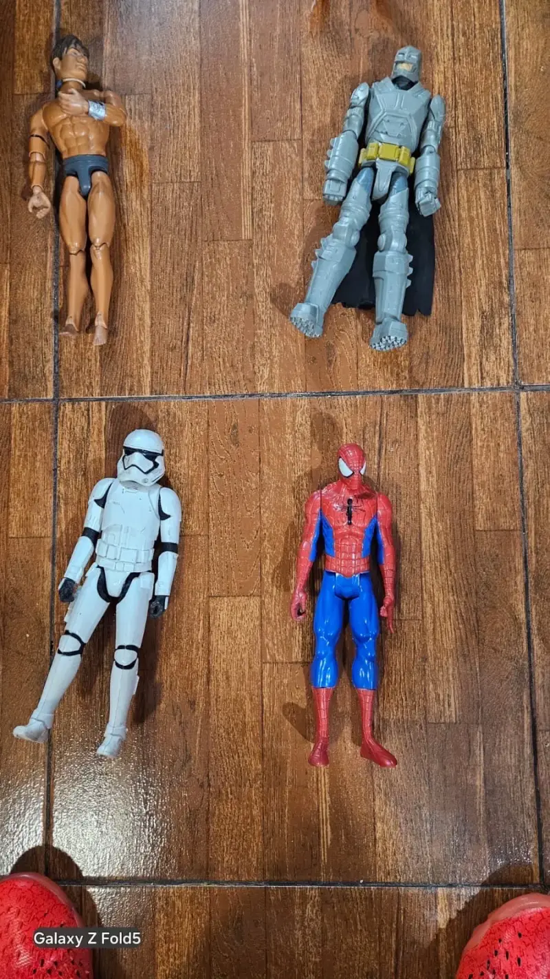 Lote de figuras de acción de superhéroes - 1