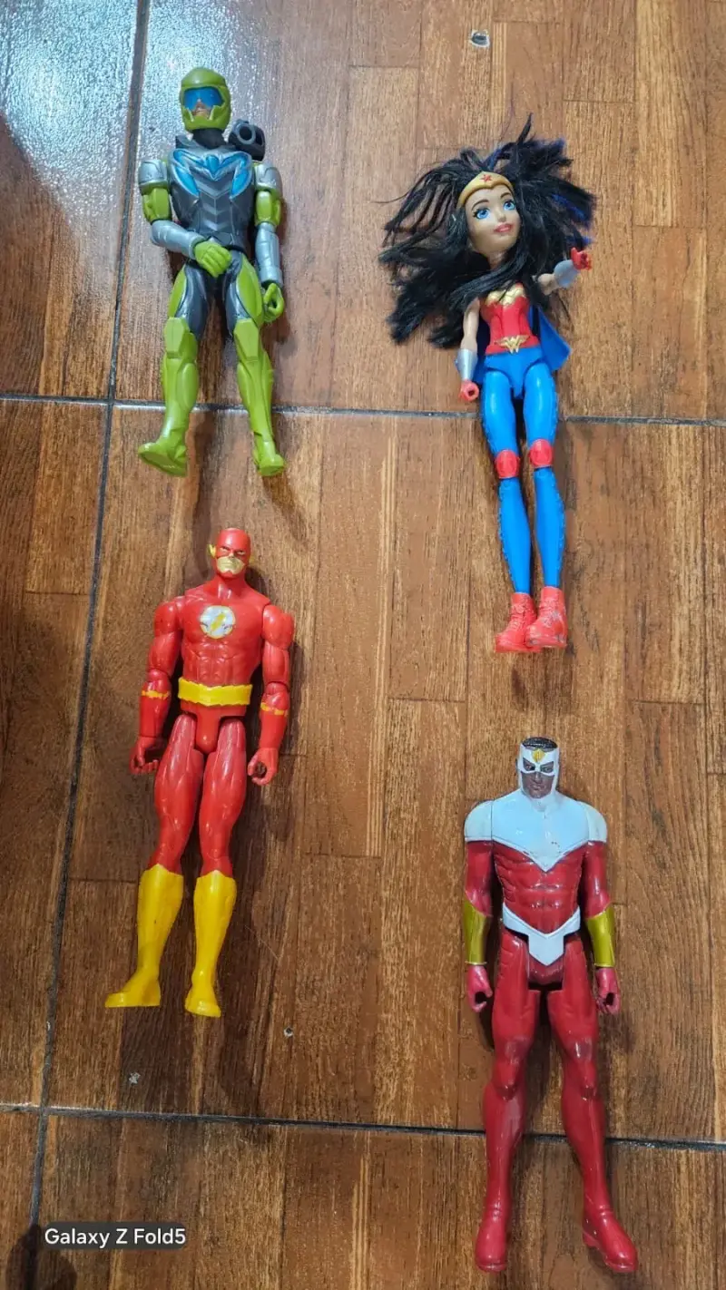 Lote de figuras de acción de superhéroes - 2