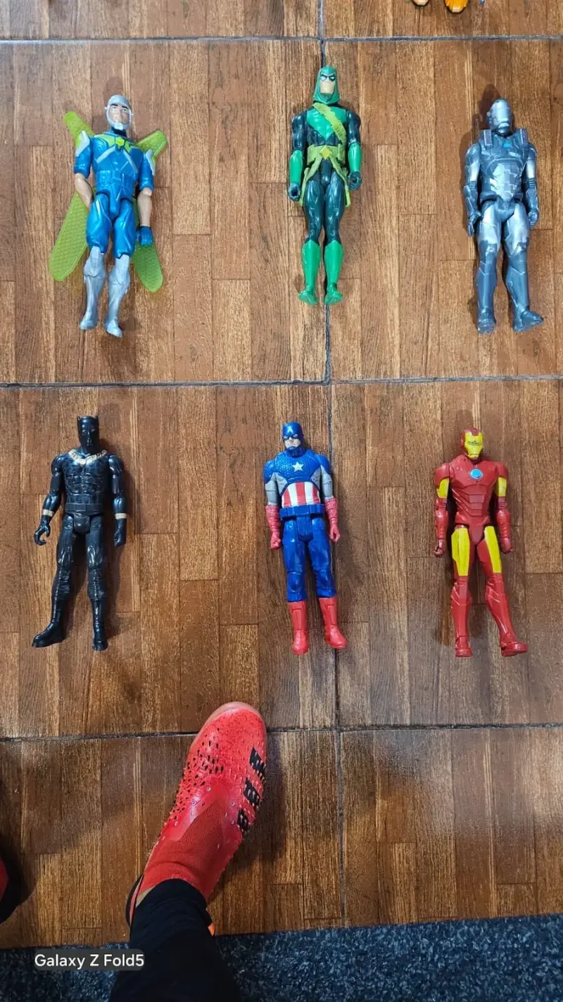 Lote de figuras de acción de superhéroes - 3