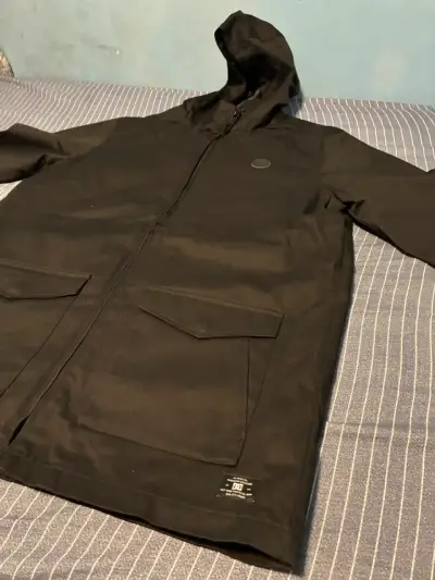 Chaqueta dc shoes negra con capucha para hombre - miniatura 2