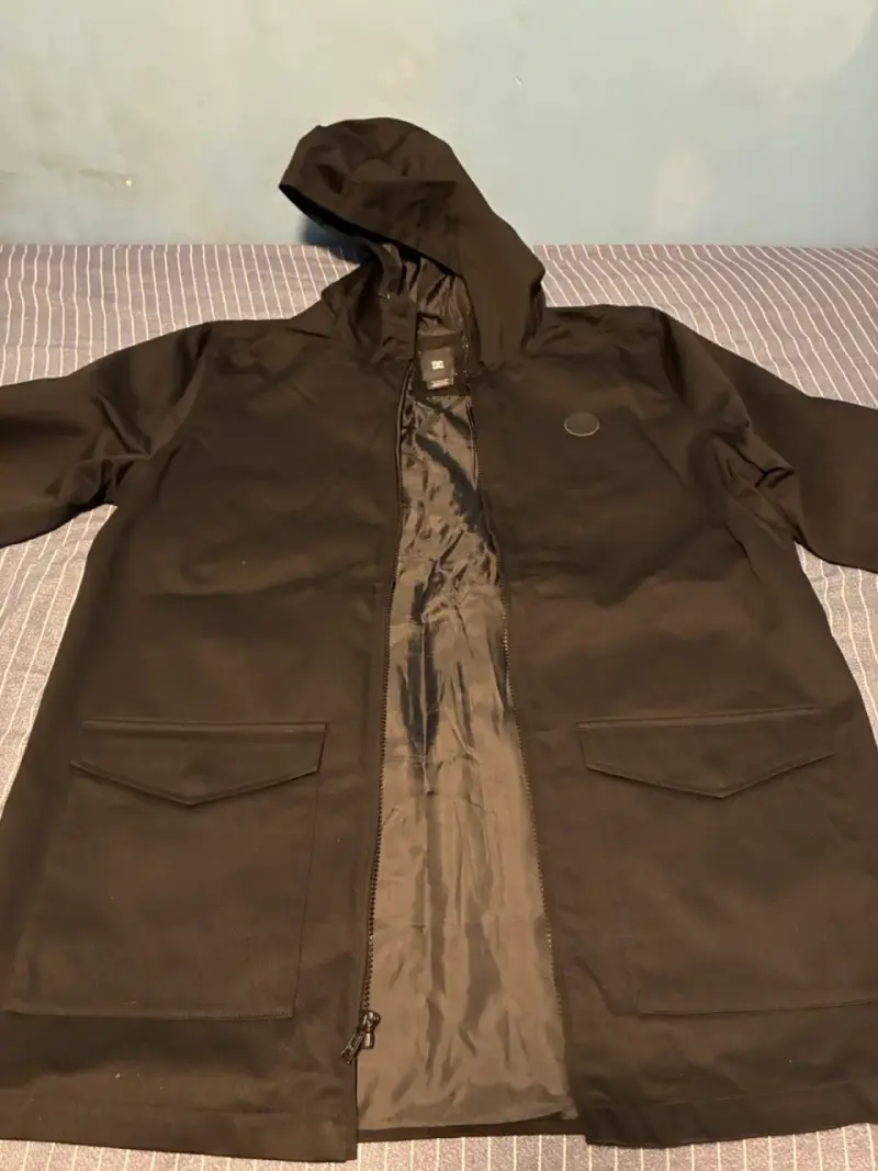 Chaqueta dc shoes negra con capucha para hombre - 3
