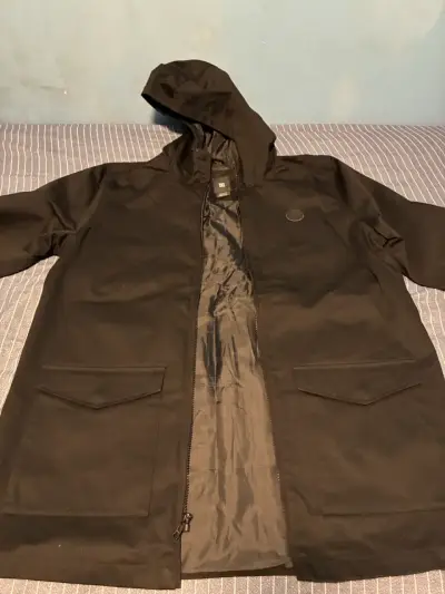 Chaqueta dc shoes negra con capucha para hombre - miniatura 3