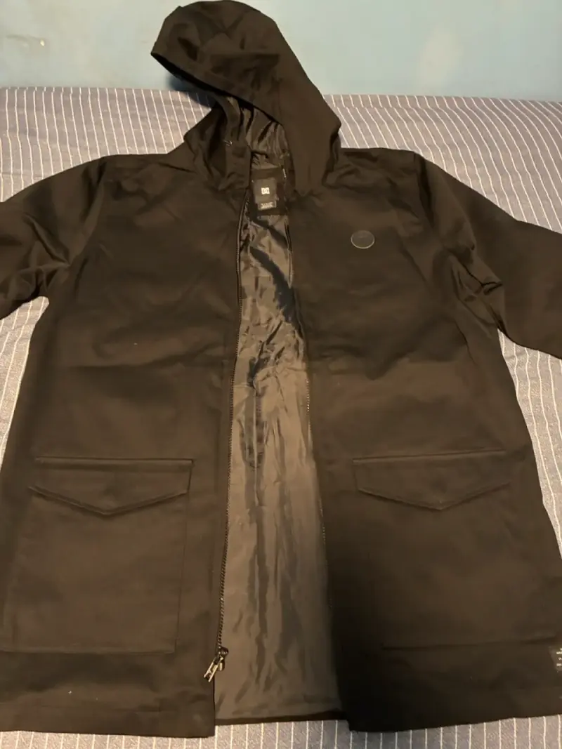 Chaqueta dc shoes negra con capucha para hombre - 4