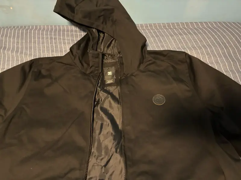 Chaqueta dc shoes negra con capucha para hombre - 5