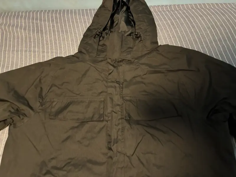 Parka Burton negra con capucha impermeable - 2