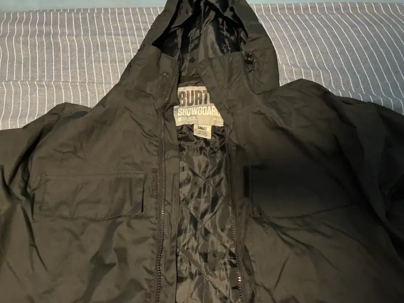 Parka Burton negra con capucha impermeable - 4